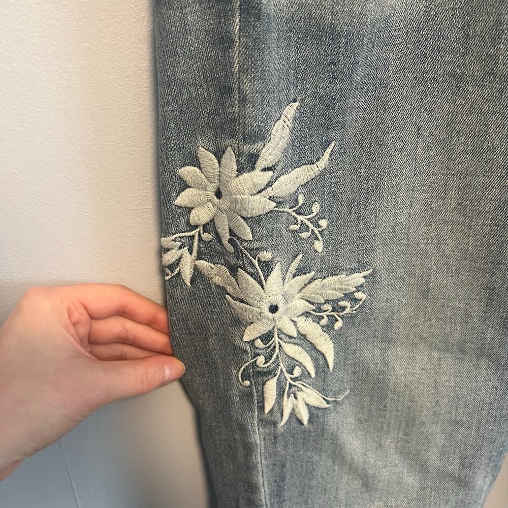 Loft Floral Embroidered Light Wash Modern Skinny Jeans sz 10 Feminine - Picture 9 of 11